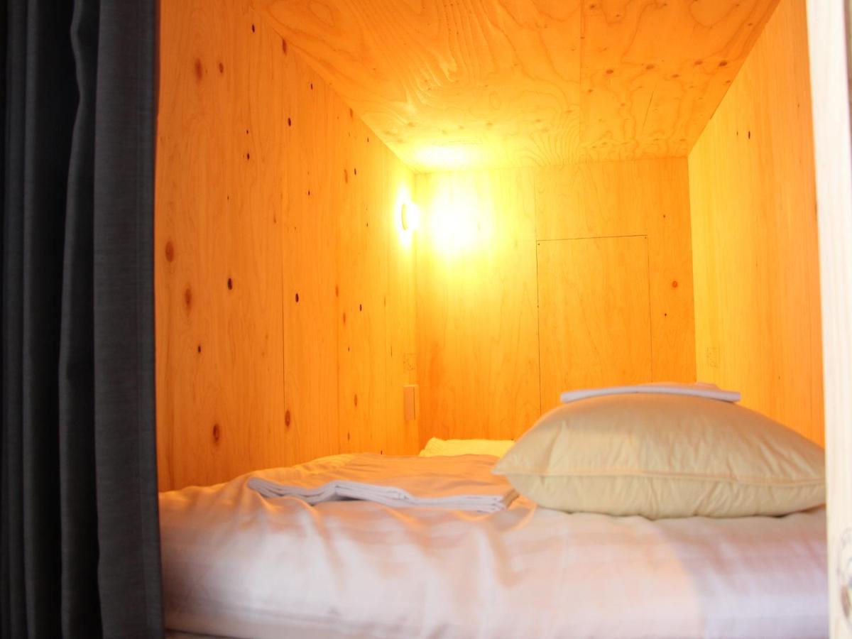 Travel&Book Hotel Hulatoncabin Такамацу Экстерьер фото